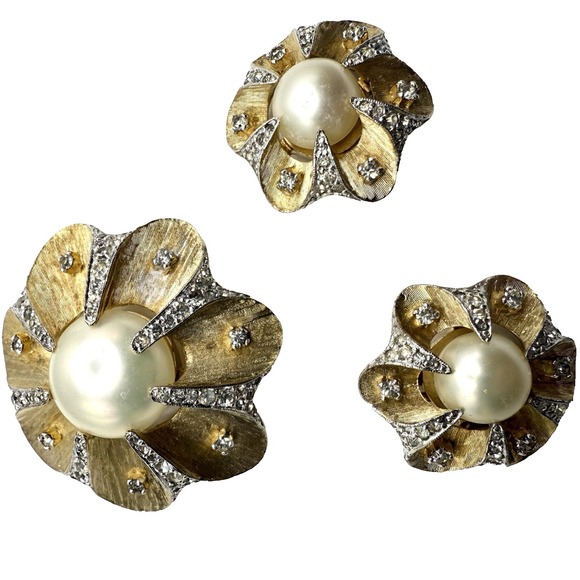 Jomaz Jewelry - Rare Vintage Jomaz Brooch Earrings Set Gold Tone Crystal Faux Pearl Floral Clip